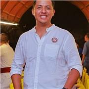 Maestro de apoyo escolar en el área de fotografía, especialidad foto de sociales y accion